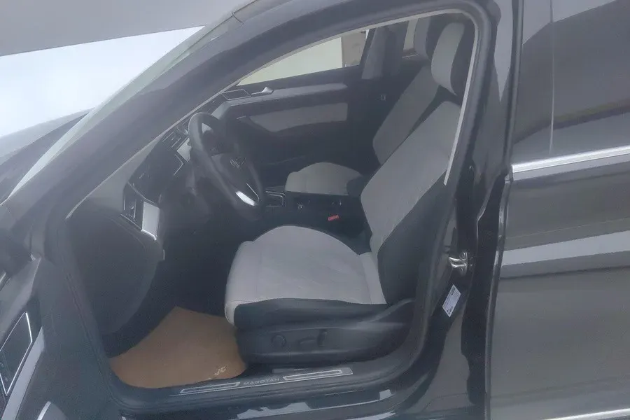 2023 Volkswagen Magotan 2.0T 186HP L4 7DCT,autocango,china used car exporter,china ev exporter,chinese used car exporter,chinese used ev exporter