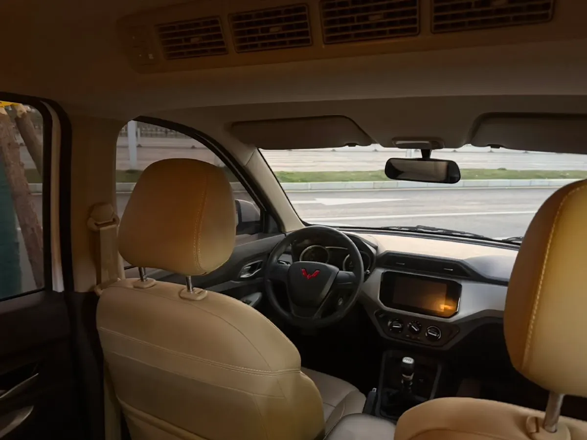 2018 WuLing HongGuang 1.5L 105HP L4 5MT,autocango,china used car exporter,china ev exporter,chinese used car exporter,chinese used ev exporter