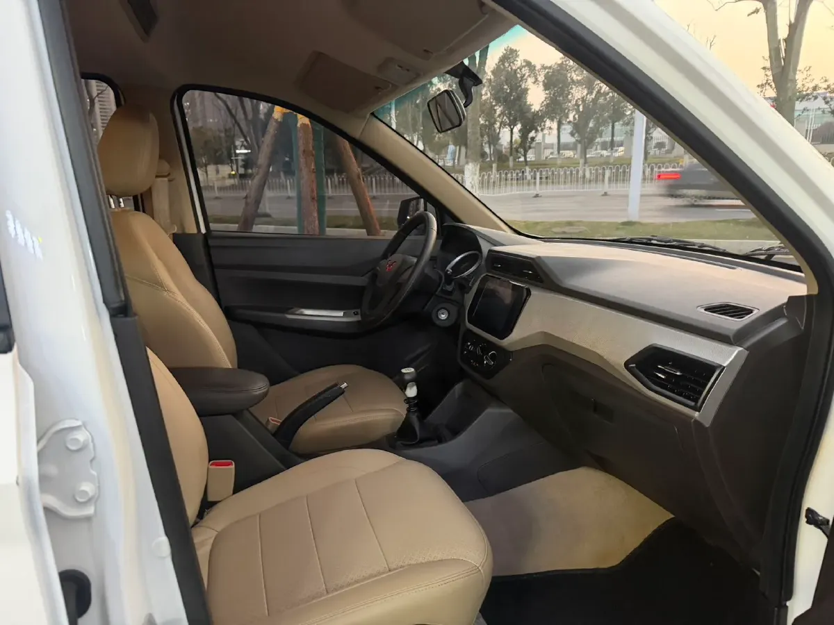 2018 WuLing HongGuang 1.5L 105HP L4 5MT,autocango,china used car exporter,china ev exporter,chinese used car exporter,chinese used ev exporter