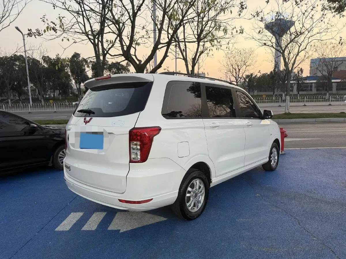 2018 WuLing HongGuang 1.5L 105HP L4 5MT,autocango,china used car exporter,china ev exporter,chinese used car exporter,chinese used ev exporter