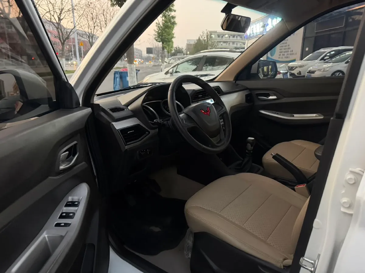 2018 WuLing HongGuang 1.5L 105HP L4 5MT,autocango,china used car exporter,china ev exporter,chinese used car exporter,chinese used ev exporter