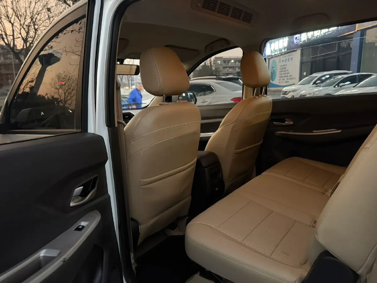 2018 WuLing HongGuang 1.5L 105HP L4 5MT,autocango,china used car exporter,china ev exporter,chinese used car exporter,chinese used ev exporter