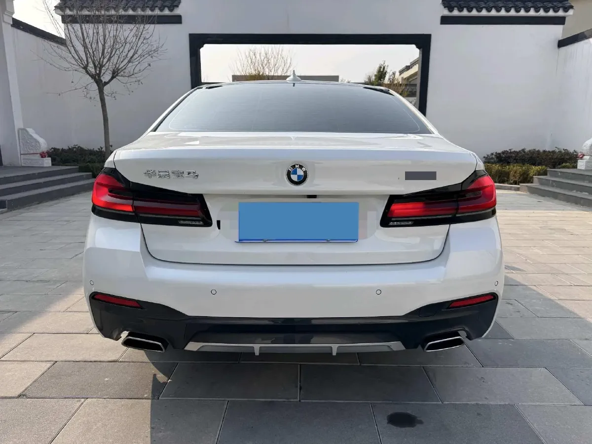 2022 BMW 5 Series 2.0T 252HP L4 8AT,autocango,china used car exporter,china ev exporter,chinese used car exporter,chinese used ev exporter