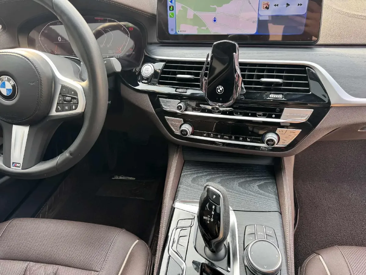 2022 BMW 5 Series 2.0T 252HP L4 8AT,autocango,china used car exporter,china ev exporter,chinese used car exporter,chinese used ev exporter