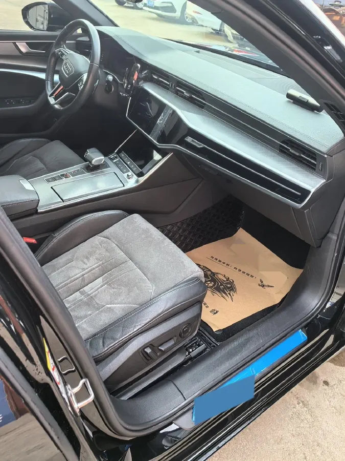 2021 Audi A6L 2.0T 190HP L4 7DCT,autocango,china used car exporter,china ev exporter,chinese used car exporter,chinese used ev exporter