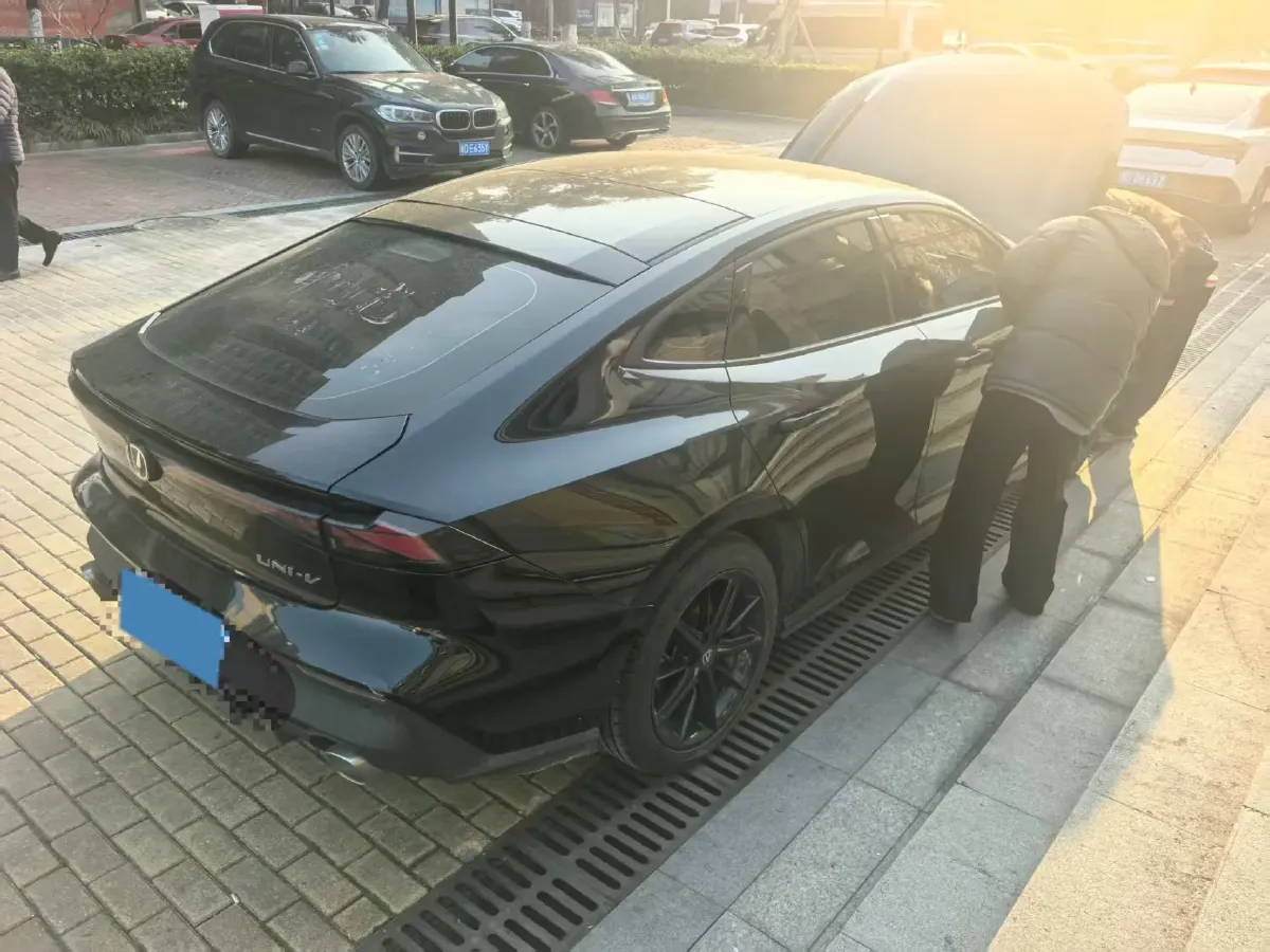 2023 ChangAn UNI-V 1.5T 188HP L4 7DCT,autocango,china used car exporter,china ev exporter,chinese used car exporter,chinese used ev exporter