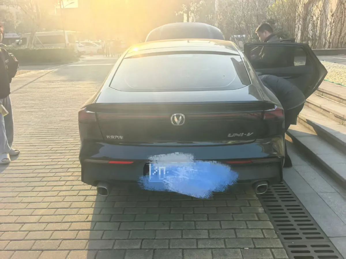 2023 ChangAn UNI-V 1.5T 188HP L4 7DCT,autocango,china used car exporter,china ev exporter,chinese used car exporter,chinese used ev exporter