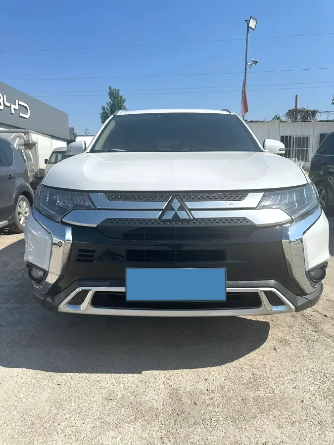 2020 Mitsubishi Outlander 2.4L 192HP L4 CVT,autocango,china used car exporter,china ev exporter,chinese used car exporter,chinese used ev exporter