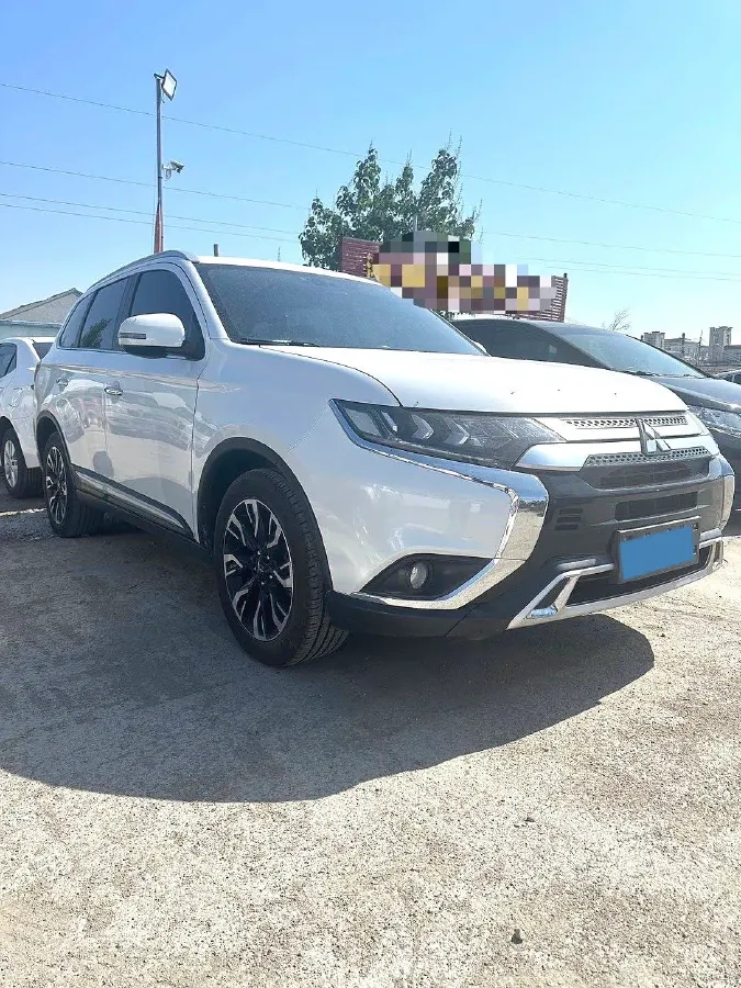 2020 Mitsubishi Outlander 2.4L 192HP L4 CVT,autocango,china used car exporter,china ev exporter,chinese used car exporter,chinese used ev exporter