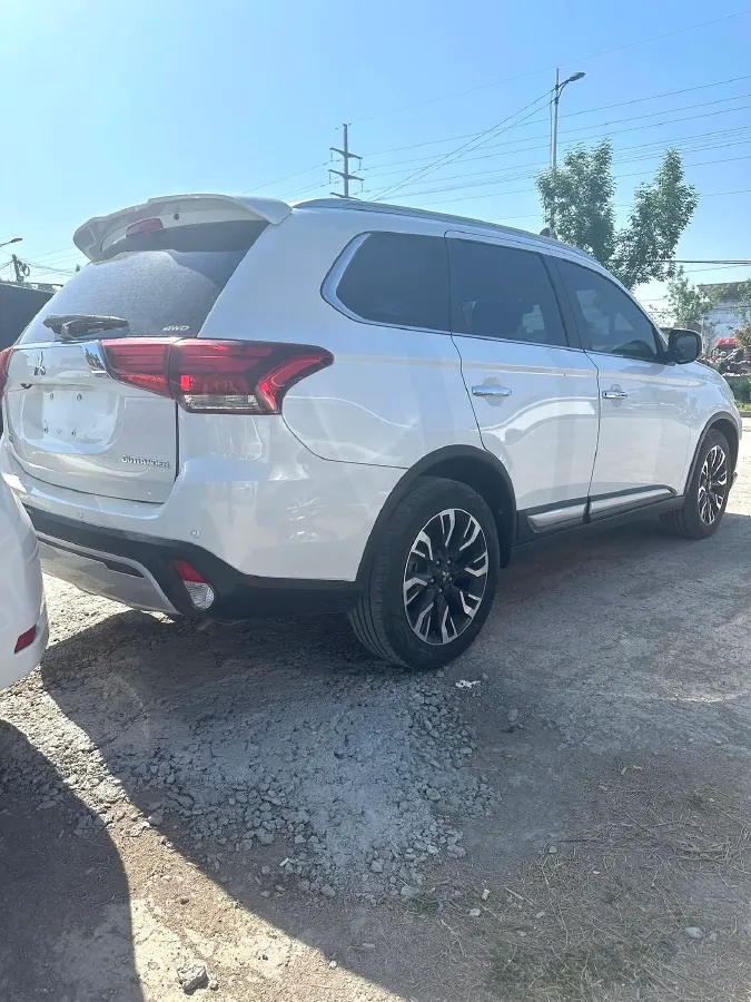 2020 Mitsubishi Outlander 2.4L 192HP L4 CVT,autocango,china used car exporter,china ev exporter,chinese used car exporter,chinese used ev exporter
