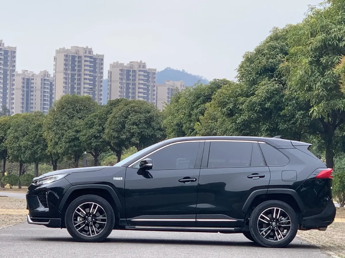 2021 Toyota Wildlander 2.5L 180HP L4 E-CVT PHEV 15.984KWH,autocango,china used car exporter,china ev exporter,chinese used car exporter,chinese used ev exporter