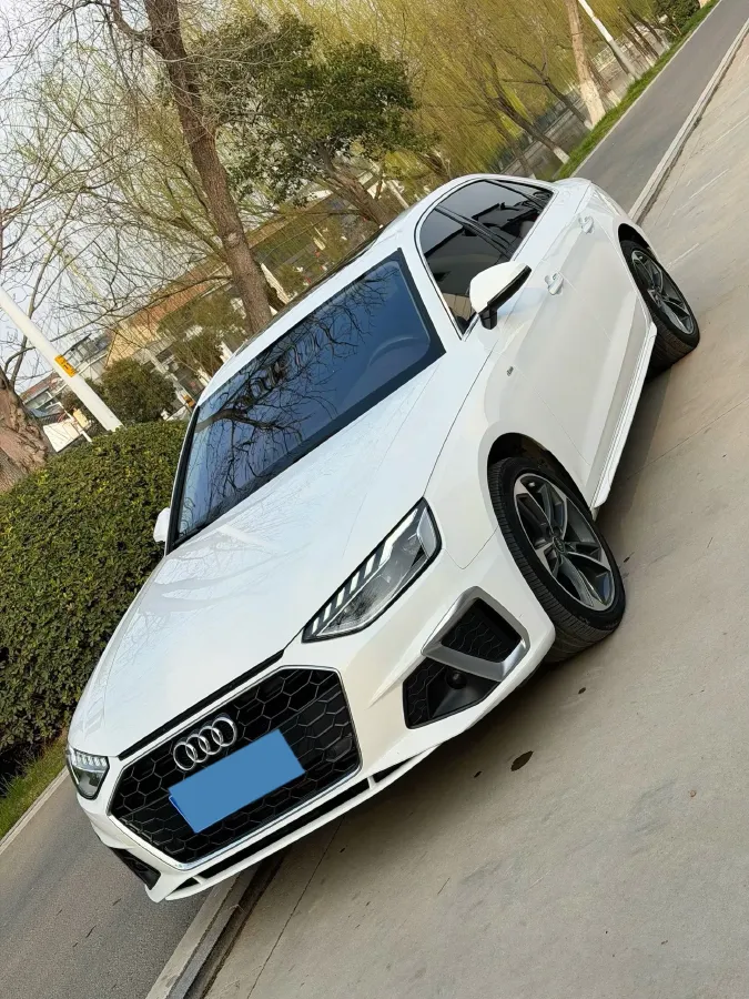 2022 Audi A4L 2.0T 190HP L4 7DCT,autocango,china used car exporter,china ev exporter,chinese used car exporter,chinese used ev exporter