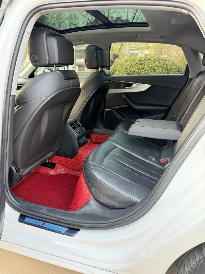 2022 Audi A4L 2.0T 190HP L4 7DCT,autocango,china used car exporter,china ev exporter,chinese used car exporter,chinese used ev exporter