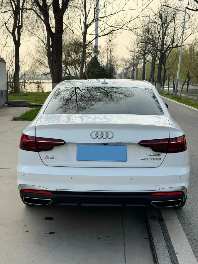2022 Audi A4L 2.0T 190HP L4 7DCT,autocango,china used car exporter,china ev exporter,chinese used car exporter,chinese used ev exporter