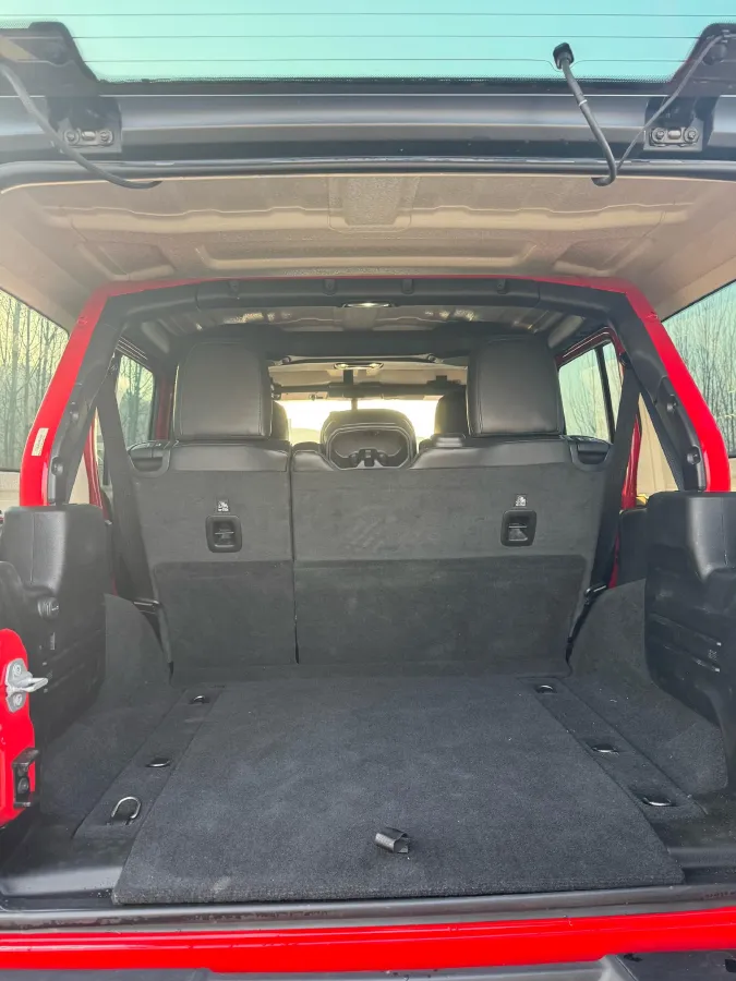 2021 Jeep Wrangler 2.0T 266HP L4 8AT,autocango,china used car exporter,china ev exporter,chinese used car exporter,chinese used ev exporter