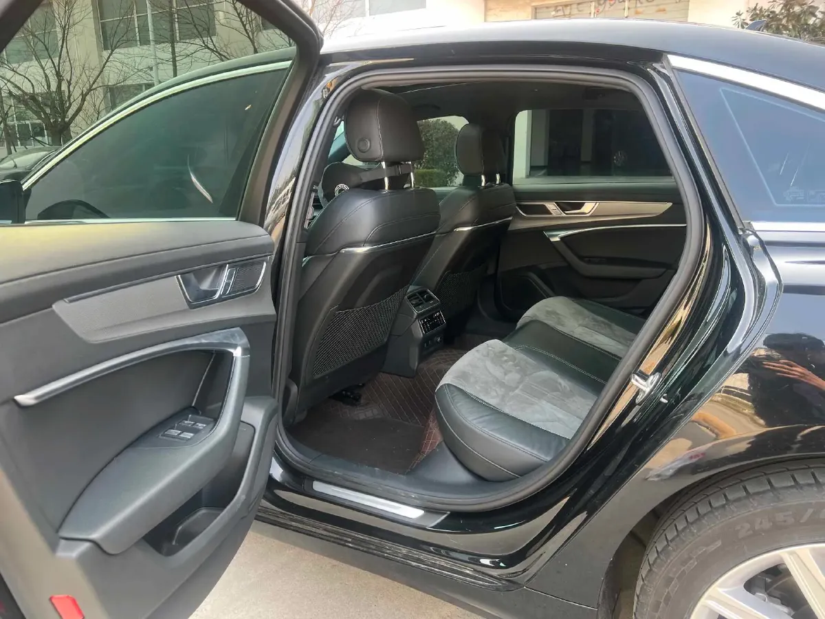 2023 Audi A6L 2.0T 245HP L4 7DCT,autocango,china used car exporter,china ev exporter,chinese used car exporter,chinese used ev exporter