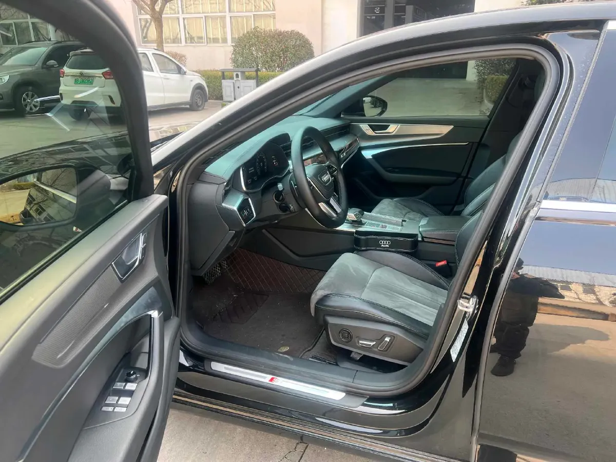 2023 Audi A6L 2.0T 245HP L4 7DCT,autocango,china used car exporter,china ev exporter,chinese used car exporter,chinese used ev exporter