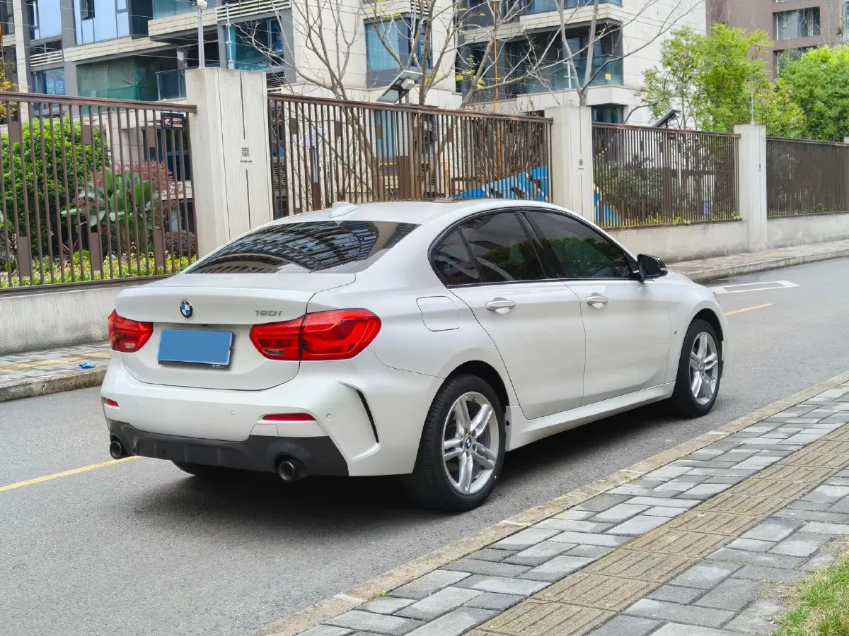 2021 BMW 1 Series 1.5T 140HP L3 7DCT,autocango,china used car exporter,china ev exporter,chinese used car exporter,chinese used ev exporter