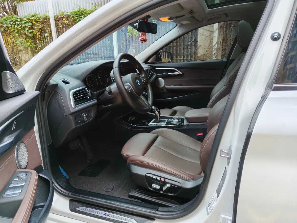 2021 BMW 1 Series 1.5T 140HP L3 7DCT,autocango,china used car exporter,china ev exporter,chinese used car exporter,chinese used ev exporter