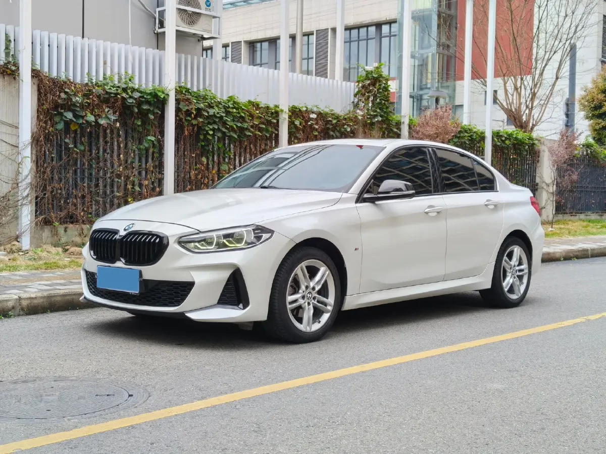 2021 BMW 1 Series 1.5T 140HP L3 7DCT,autocango,china used car exporter,china ev exporter,chinese used car exporter,chinese used ev exporter