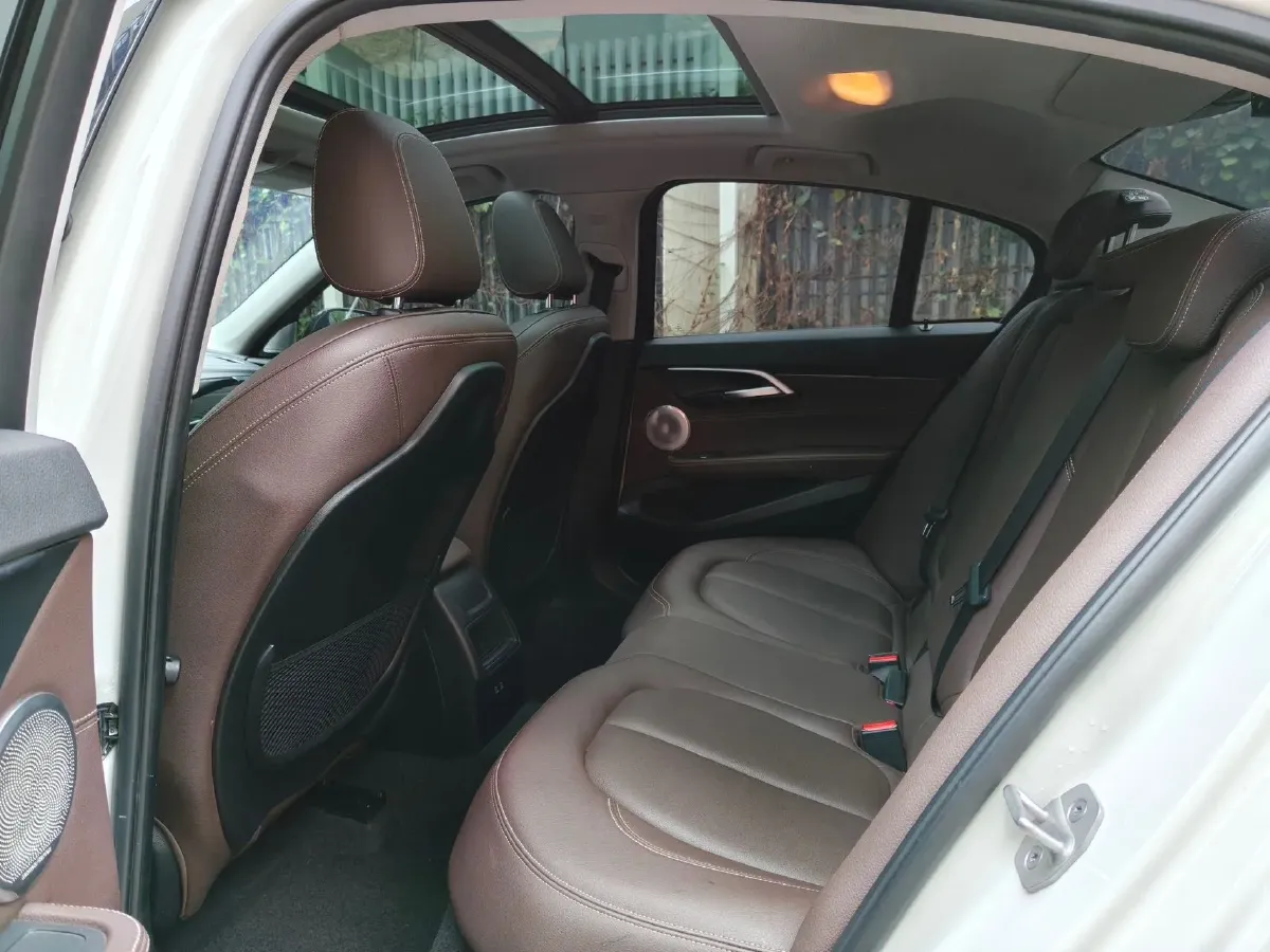 2021 BMW 1 Series 1.5T 140HP L3 7DCT,autocango,china used car exporter,china ev exporter,chinese used car exporter,chinese used ev exporter