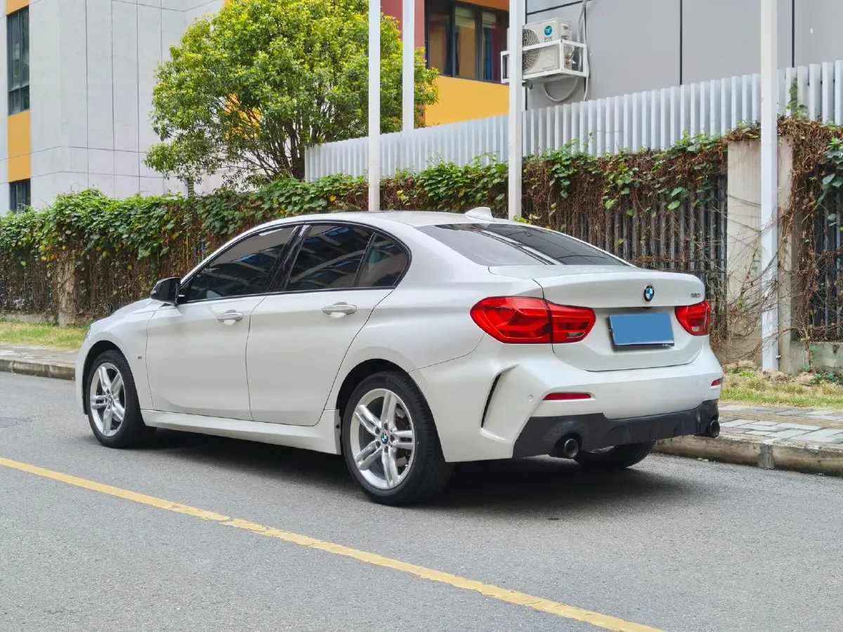 2021 BMW 1 Series 1.5T 140HP L3 7DCT,autocango,china used car exporter,china ev exporter,chinese used car exporter,chinese used ev exporter