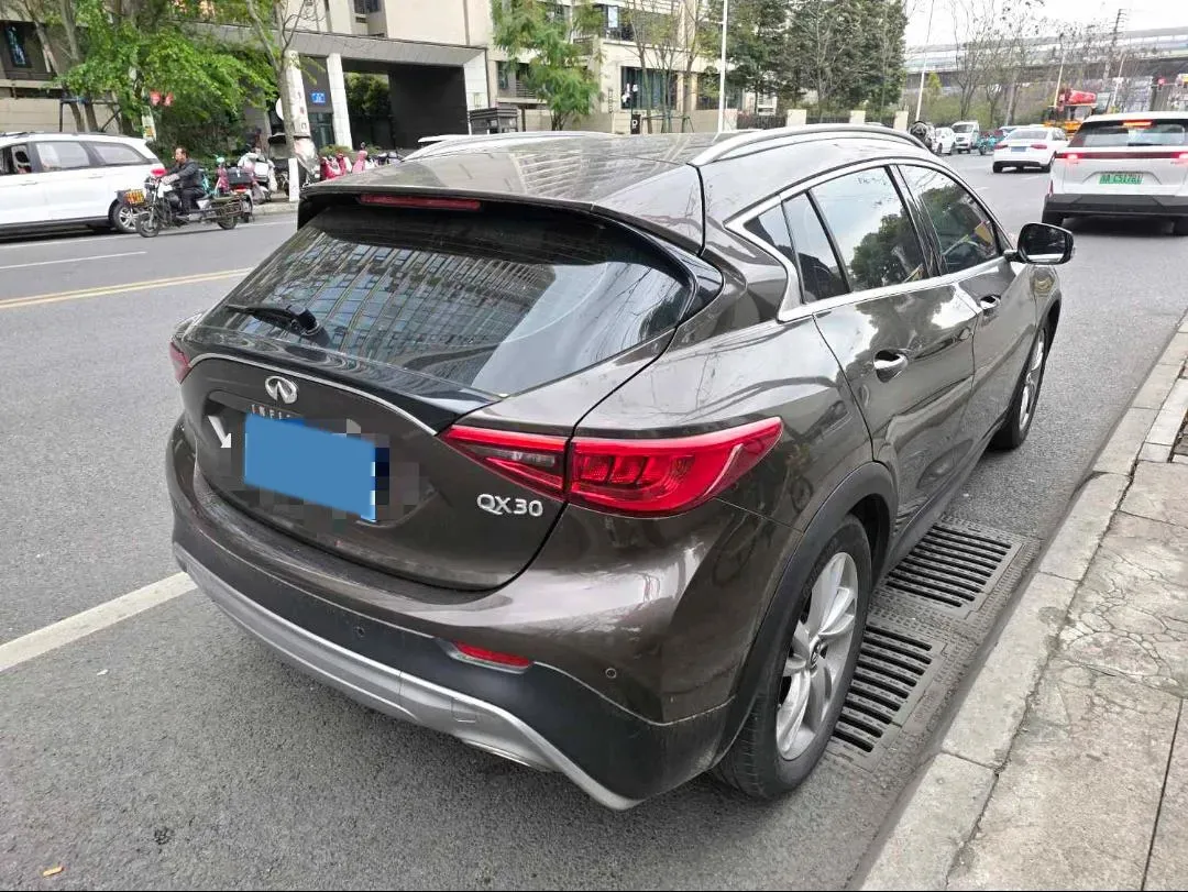 2017 Infiniti QX30 2.0T 211HP L4 7DCT,autocango,china used car exporter,china ev exporter,chinese used car exporter,chinese used ev exporter