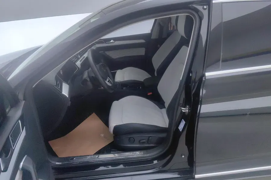 2023 Volkswagen Magotan 2.0T 186HP L4 7DCT,autocango,china used car exporter,china ev exporter,chinese used car exporter,chinese used ev exporter