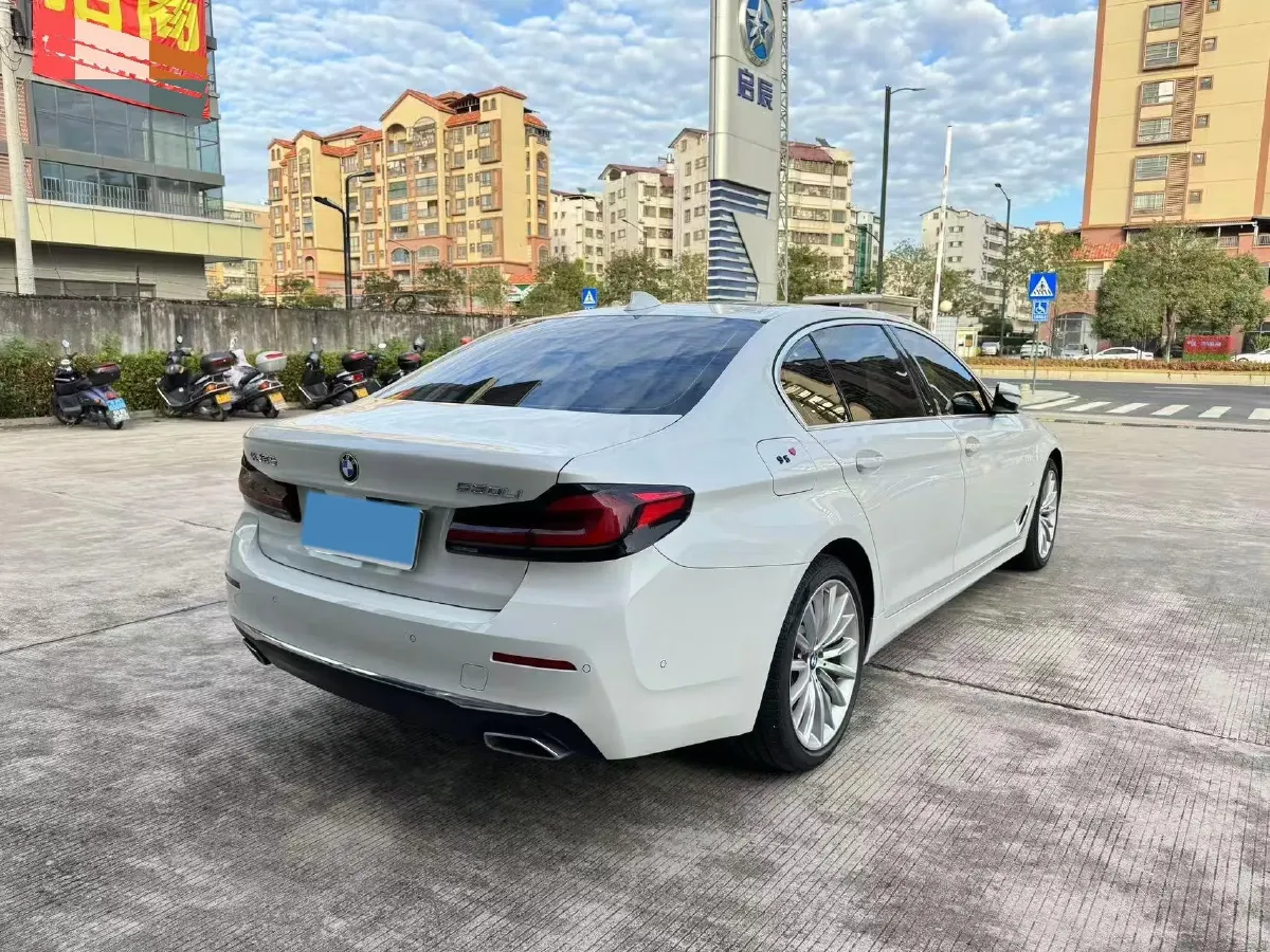 2022 BMW 5 Series 2.0T 252HP L4 8AT,autocango,china used car exporter,china ev exporter,chinese used car exporter,chinese used ev exporter