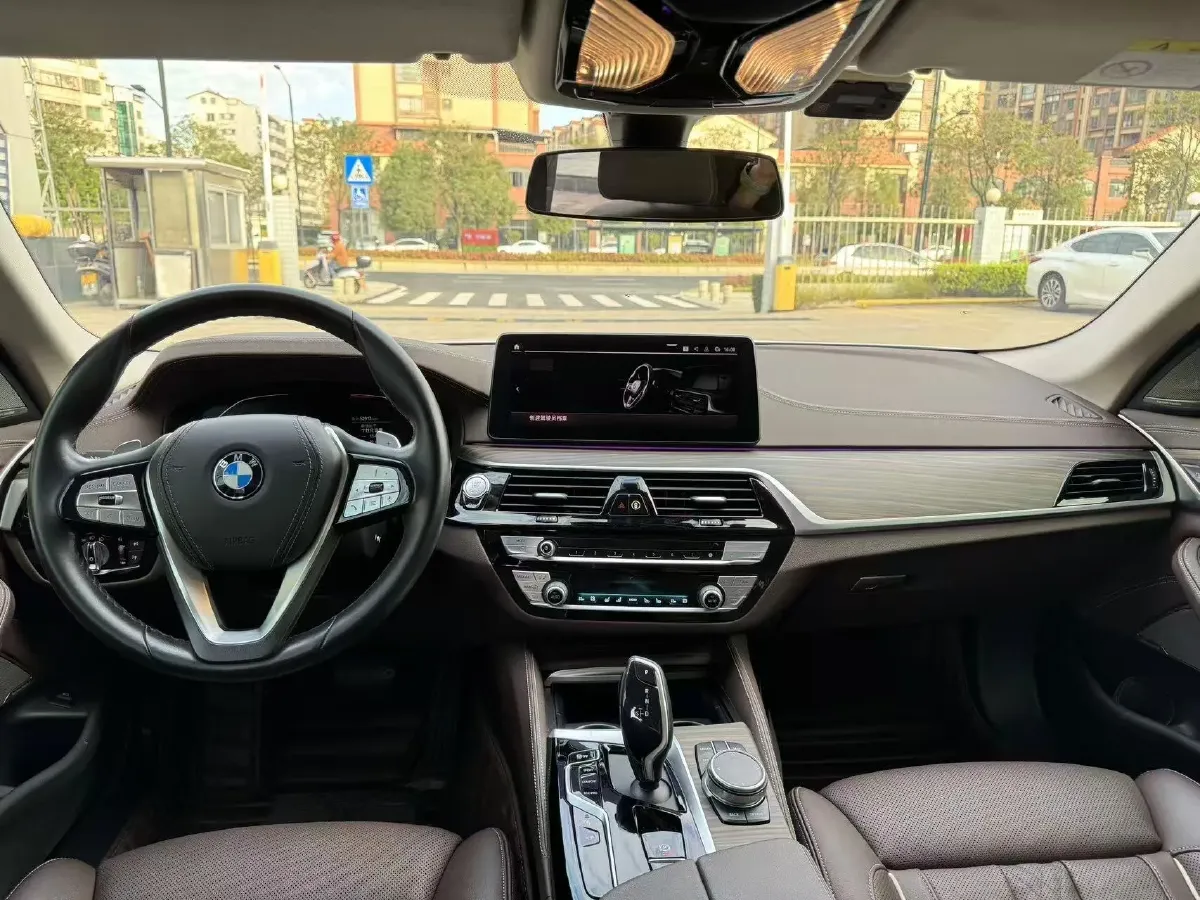 2022 BMW 5 Series 2.0T 252HP L4 8AT,autocango,china used car exporter,china ev exporter,chinese used car exporter,chinese used ev exporter