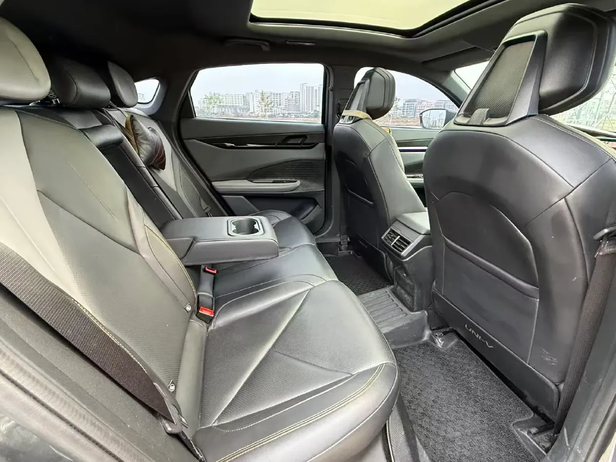 2023 ChangAn UNI-V 1.5T 188HP L4 7DCT,autocango,china used car exporter,china ev exporter,chinese used car exporter,chinese used ev exporter