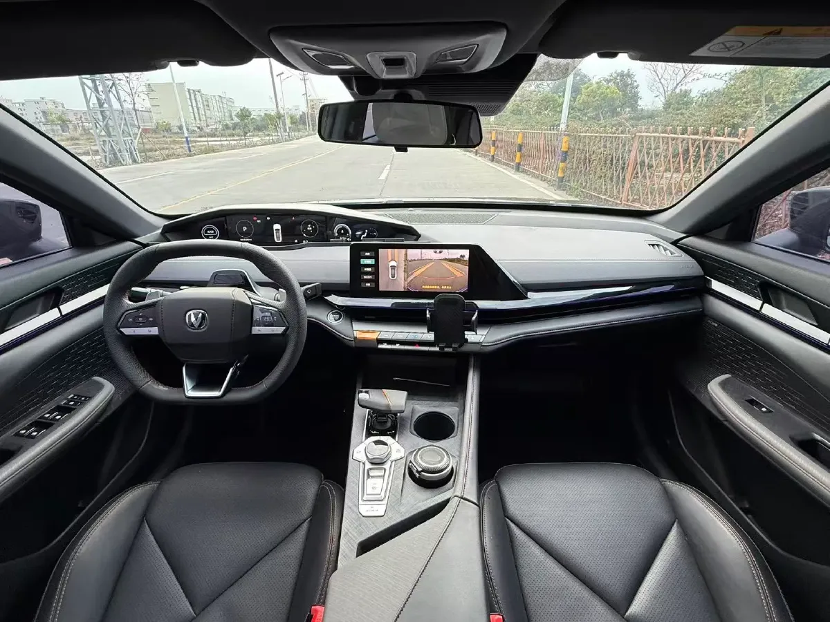 2023 ChangAn UNI-V 1.5T 188HP L4 7DCT,autocango,china used car exporter,china ev exporter,chinese used car exporter,chinese used ev exporter