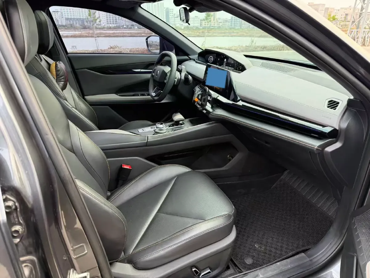 2023 ChangAn UNI-V 1.5T 188HP L4 7DCT,autocango,china used car exporter,china ev exporter,chinese used car exporter,chinese used ev exporter