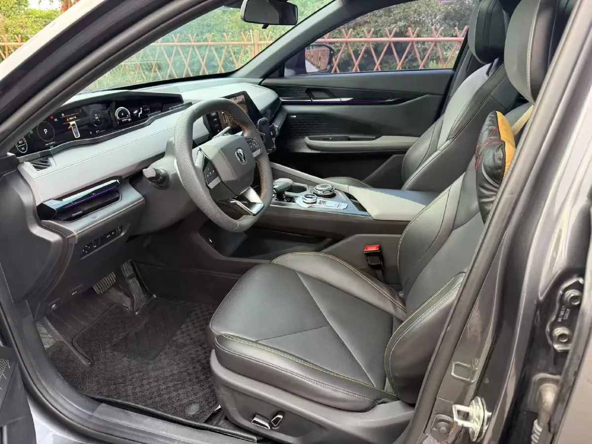 2023 ChangAn UNI-V 1.5T 188HP L4 7DCT,autocango,china used car exporter,china ev exporter,chinese used car exporter,chinese used ev exporter