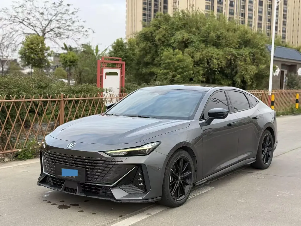 2023 ChangAn UNI-V 1.5T 188HP L4 7DCT,autocango,china used car exporter,china ev exporter,chinese used car exporter,chinese used ev exporter