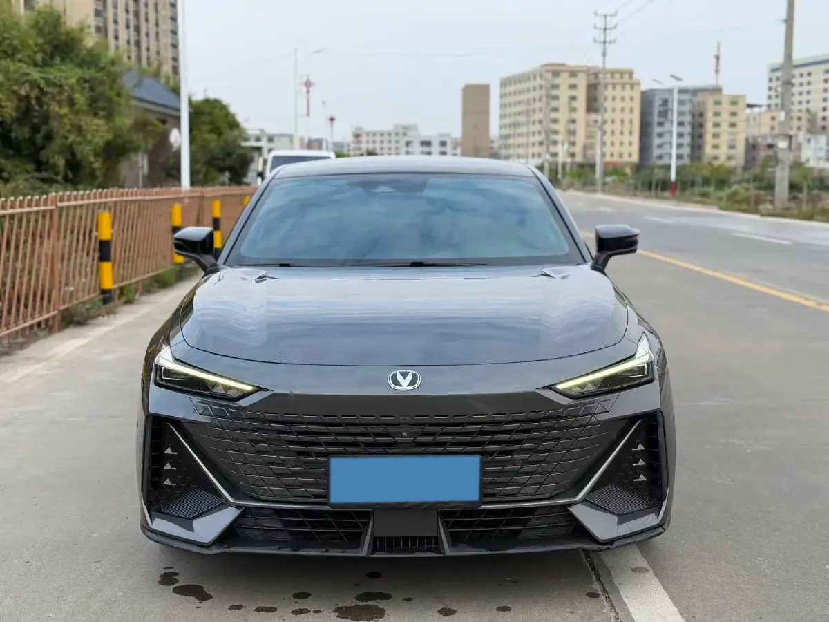 2023 ChangAn UNI-V 1.5T 188HP L4 7DCT,autocango,china used car exporter,china ev exporter,chinese used car exporter,chinese used ev exporter