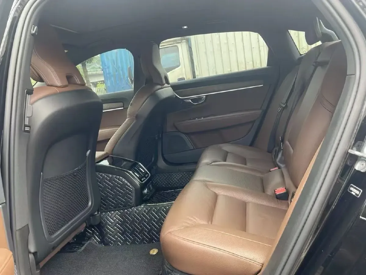 2022 Volvo S90 2.0T 250HP L4 8AT,autocango,china used car exporter,china ev exporter,chinese used car exporter,chinese used ev exporter