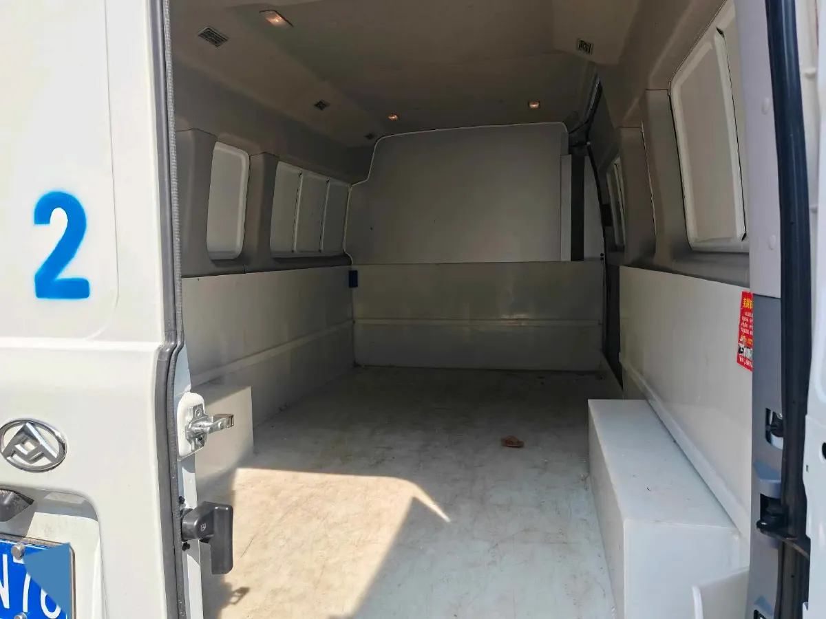 2021 MAXUS XinTu V80 2.0T 139HP L4 6MT,autocango,china used car exporter,china ev exporter,chinese used car exporter,chinese used ev exporter