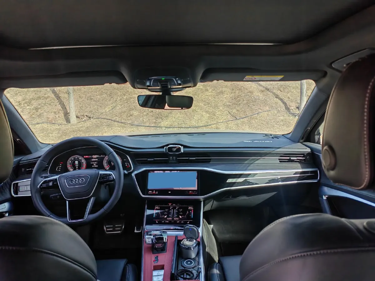 2025 Audi A6L 2.0T 245HP L4 7DCT,autocango,china used car exporter,china ev exporter,chinese used car exporter,chinese used ev exporter