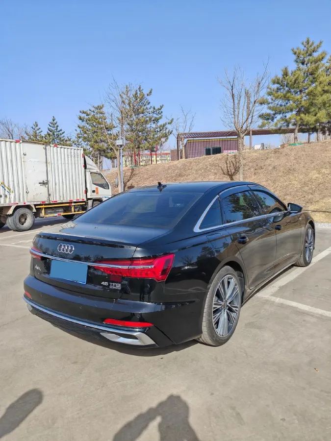 2025 Audi A6L 2.0T 245HP L4 7DCT,autocango,china used car exporter,china ev exporter,chinese used car exporter,chinese used ev exporter