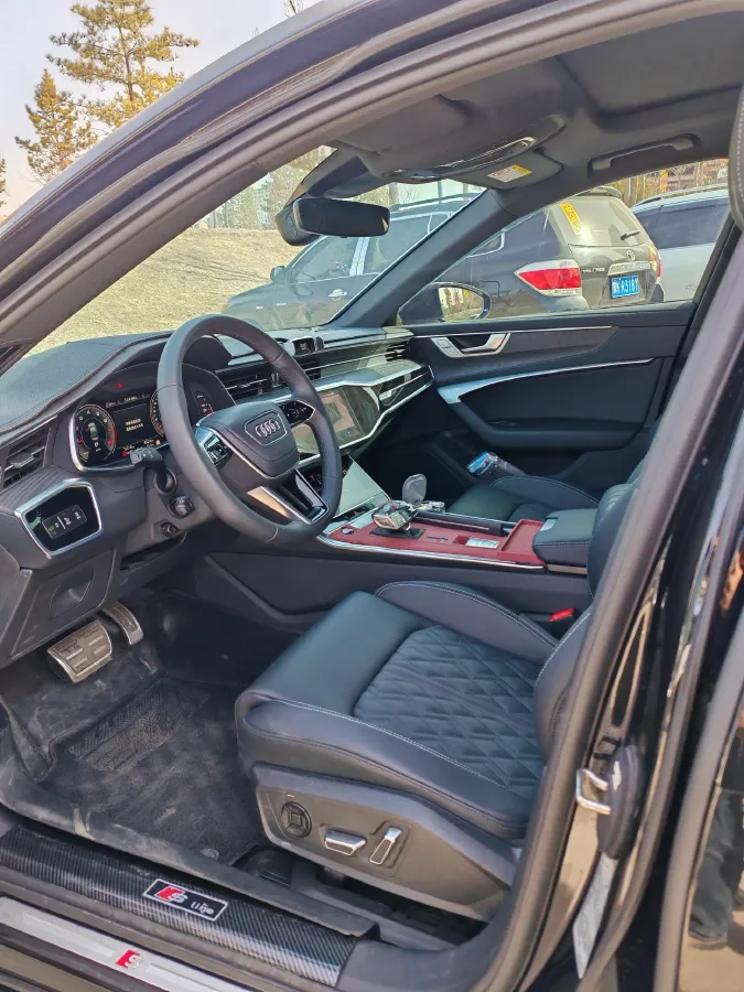 2025 Audi A6L 2.0T 245HP L4 7DCT,autocango,china used car exporter,china ev exporter,chinese used car exporter,chinese used ev exporter