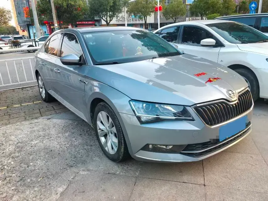 2018 Skoda Superb 1.8T 180HP L4 7DCT,autocango,china used car exporter,china ev exporter,chinese used car exporter,chinese used ev exporter