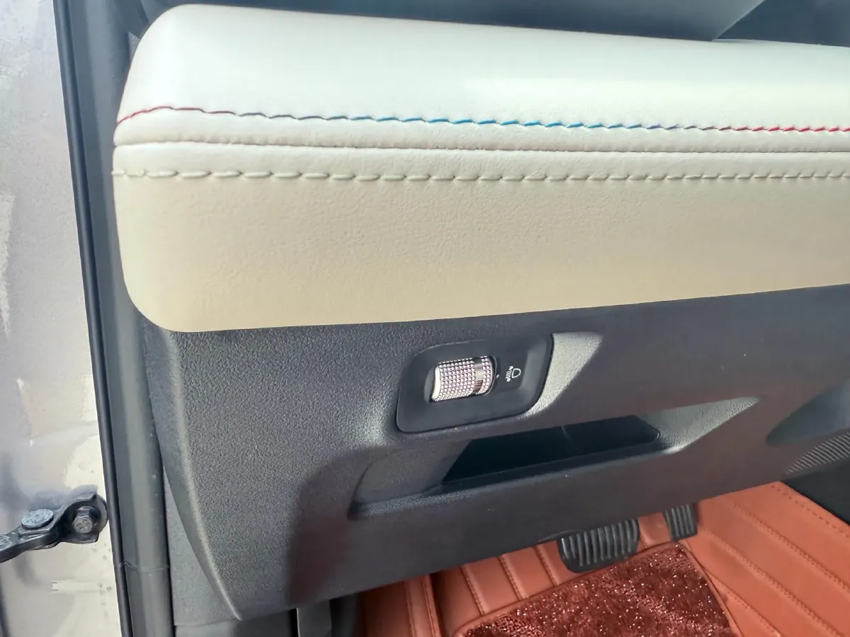 2021 Geely Monjaro 2.0T 218HP L4 7DCT,autocango,china used car exporter,china ev exporter,chinese used car exporter,chinese used ev exporter