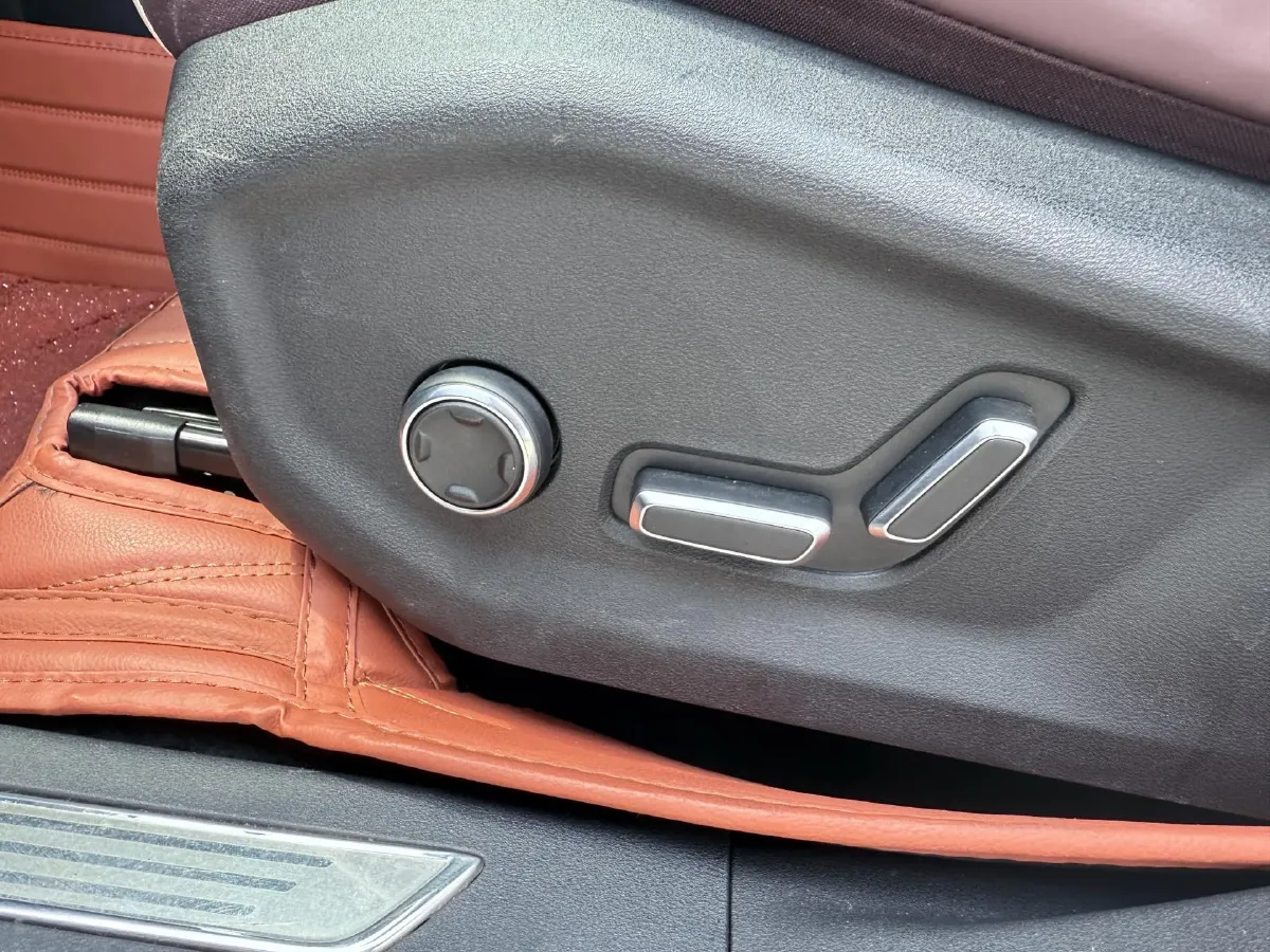 2021 Geely Monjaro 2.0T 218HP L4 7DCT,autocango,china used car exporter,china ev exporter,chinese used car exporter,chinese used ev exporter