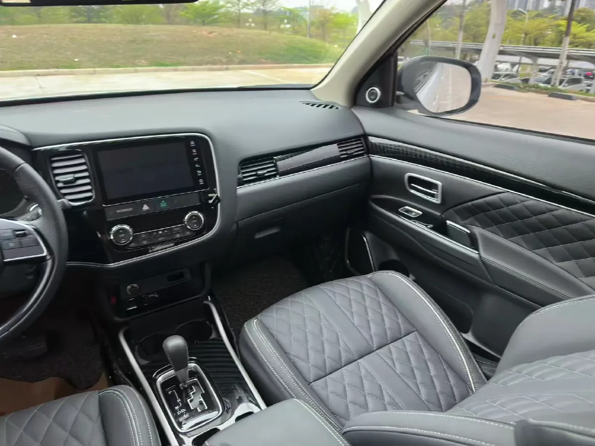 2021 Mitsubishi Outlander 2.0L 166HP L4 CVT,autocango,china used car exporter,china ev exporter,chinese used car exporter,chinese used ev exporter