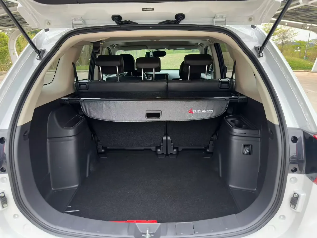 2021 Mitsubishi Outlander 2.0L 166HP L4 CVT,autocango,china used car exporter,china ev exporter,chinese used car exporter,chinese used ev exporter