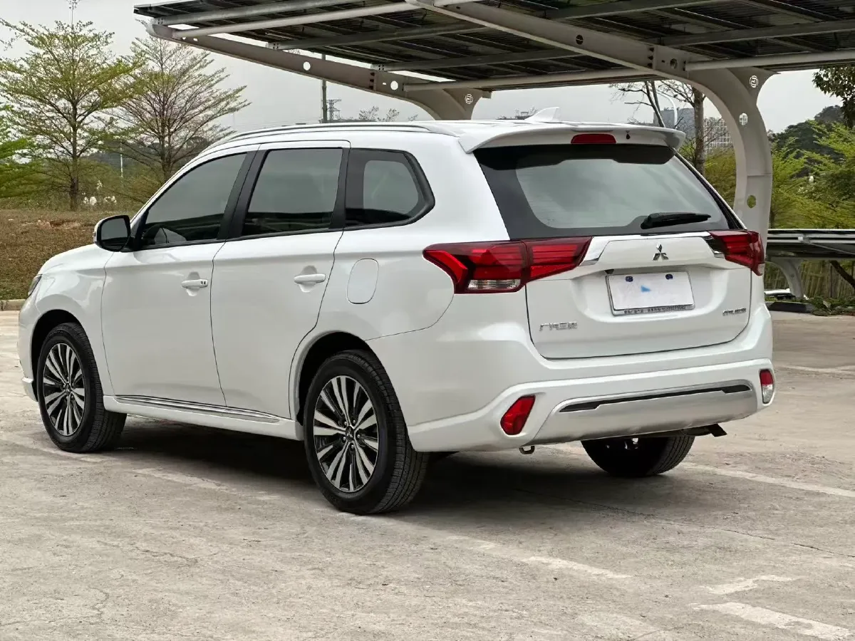 2021 Mitsubishi Outlander 2.0L 166HP L4 CVT,autocango,china used car exporter,china ev exporter,chinese used car exporter,chinese used ev exporter
