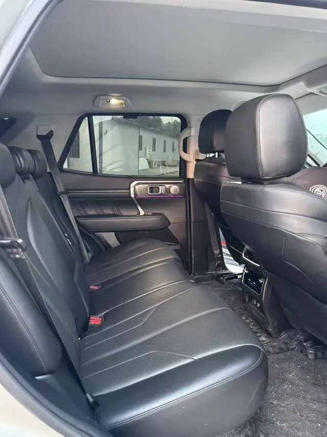 2024 Tank 400 2.0T 252HP L4 9AT PHEV 36.7/37.1KWH,autocango,china used car exporter,china ev exporter,chinese used car exporter,chinese used ev exporter