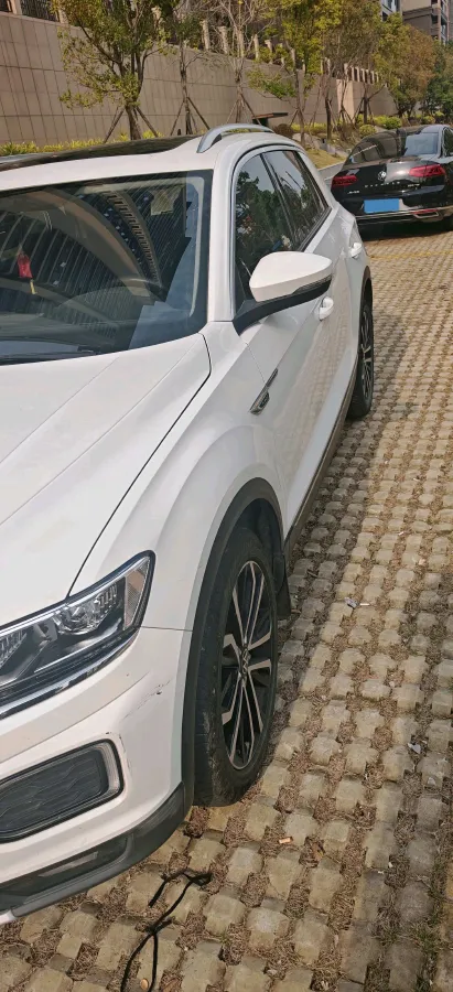 2020 Volkswagen T-Roc 1.4T 150HP L4 7DCT,autocango,china used car exporter,china ev exporter,chinese used car exporter,chinese used ev exporter