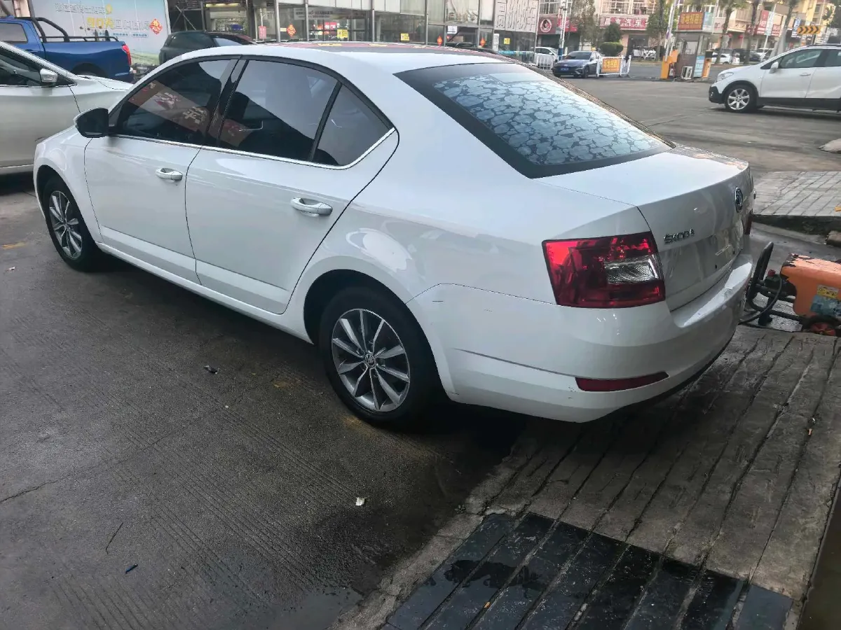 2017 Skoda Octavia 1.6L 110HP L4 6AT,autocango,china used car exporter,china ev exporter,chinese used car exporter,chinese used ev exporter